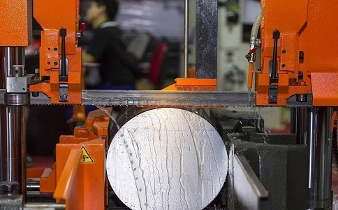 望牛墩镇立式金属带锯床切削出现跑带故障解决方法！